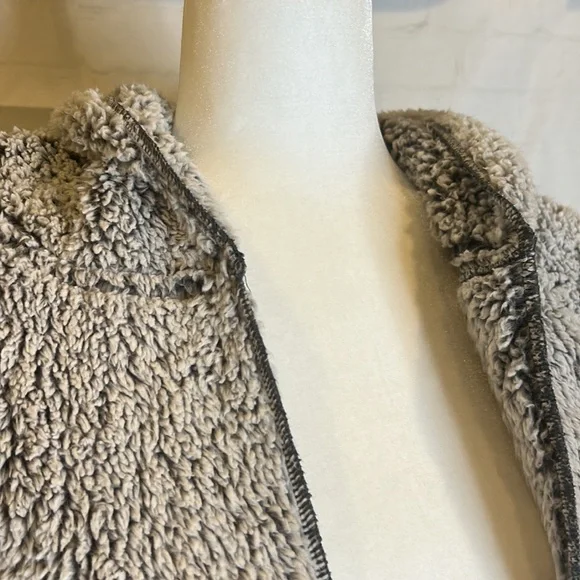 Pink Victoria’s Secret Gray Pocketed Open Fuzzy Coat - Picture 4 of 8